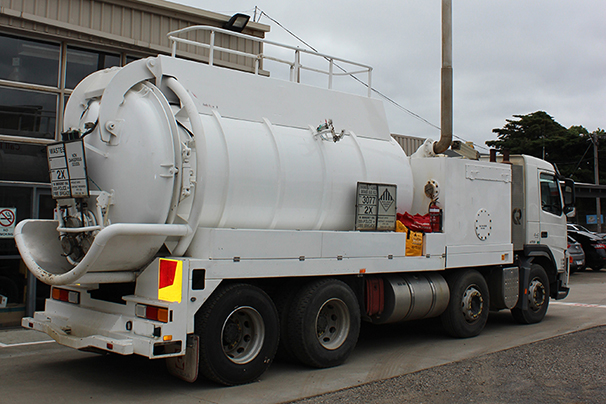 Roof-mounted safety rail